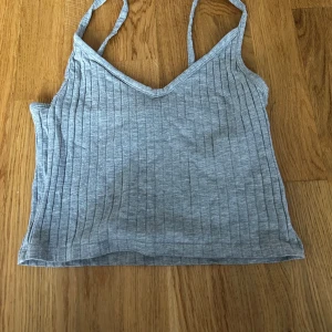 Linne hm - Kort linne från hm, som magtröja. 