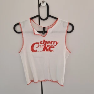 Topp från H&M - Knappt använd topp från H&M (endast provad). Storlek xxs. 