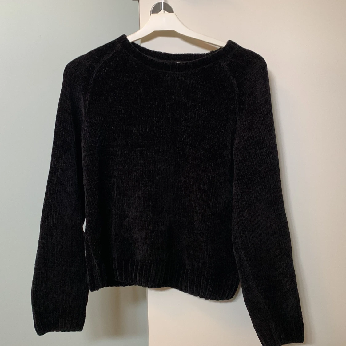 Stickad svart tröja - 90