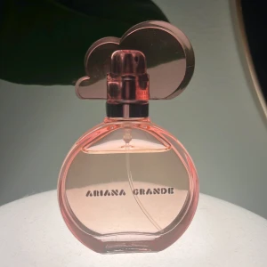 Cloud pink 30ml - Ariana Grande cloud pink 30ml! 