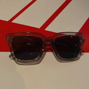 Glasögon  - Bra skick vill vara få bort dom kan sänka pris tar bara kontant! Vi träffas och gör affärer  