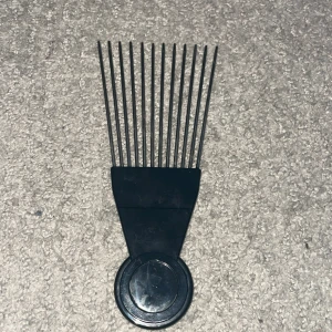 Volym kamm - En ”kamm” som ger volym. Bra skick! Dma mej om du är intresserad ❤️