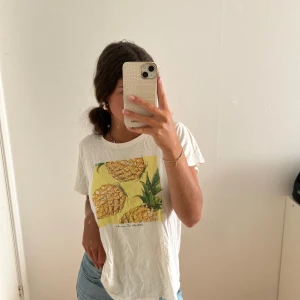 T-shirt - Söt t-Shirt med Annanas på, skönt material.Storlek Xs-S 