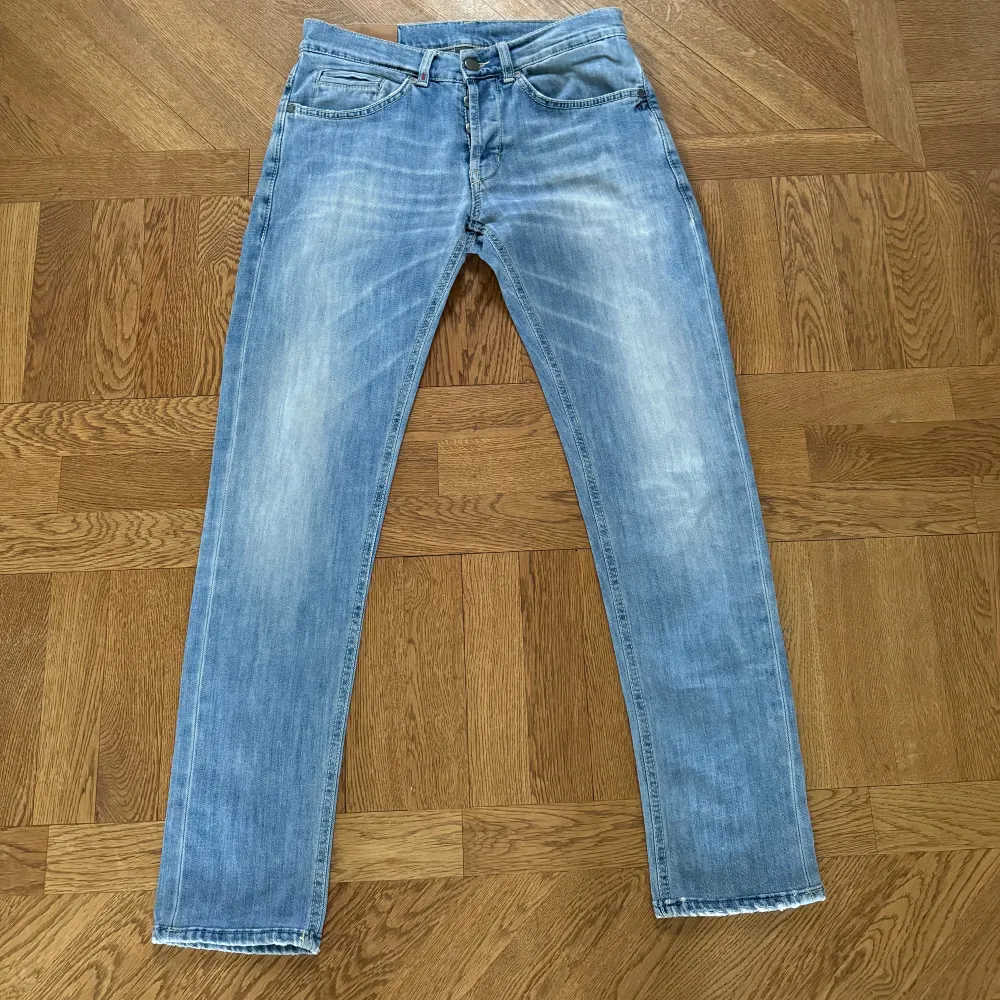 Skick 9/10 Storlek 32 Nypris - 2999 kr🟥 Vårt pris - 1199 kr🟩  . Jeans & Byxor.