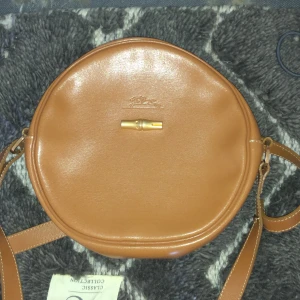 longchamp väska - ny skick longchamp väska Ny pris på den är 2000kr  säljer den för 1000kr