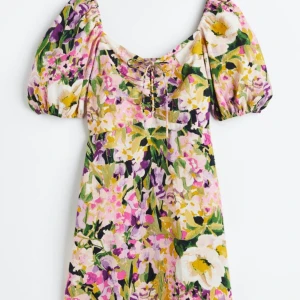 Somrig klänning  - använt den 1 gång 