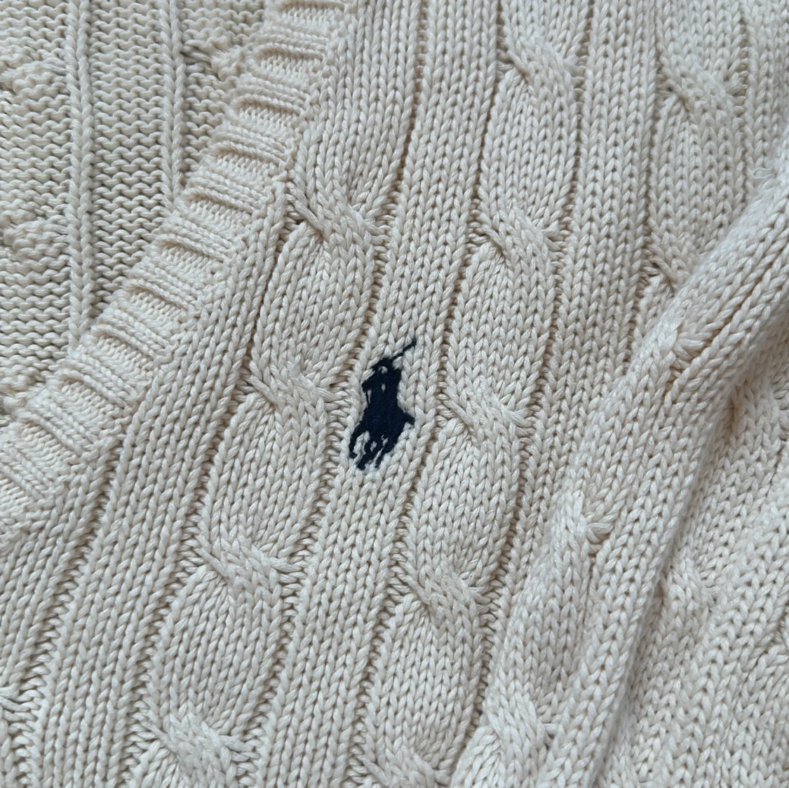 Beige tröja från Ralph Lauren  - 90