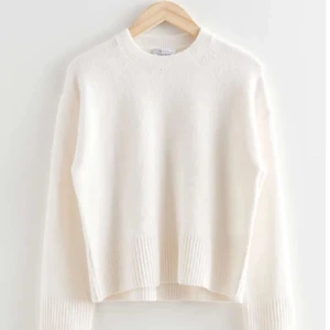 Vit stickad - superfin vit stickad tröja ifrån other stories!! 