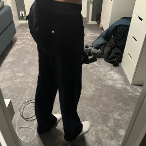 Juicy Couture byxor  - Juicy Couture byxor i storlek S. Knappt använd och i väldigt bra skick. 