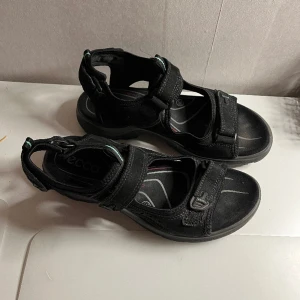 Sandaler från Ecco  - Sandaler från Ecco i bra skick. Väldigt sköna och bra på sommaren!