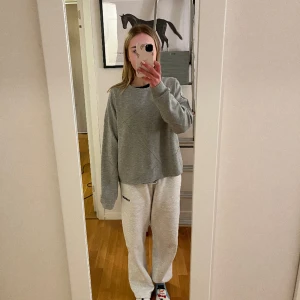 Grå tröja - Grå tröja från Vila i storlek S. Knappt använd, jättebra skick!