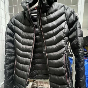 Moncler  - Moncler jacka, frågor besvaras i dm! (Fler bättre bilder i dm)