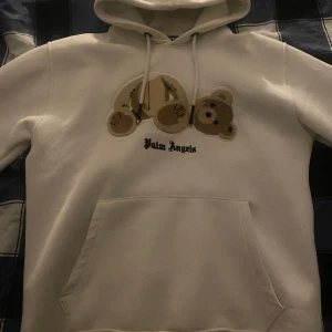 Palm angels hoodie - Säljer hoodien eftersom jag har växt ur den