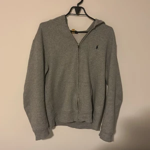 Ralph Lauren Zip Hoodie - Strl: XL-barn Använd typ 5 gånger 