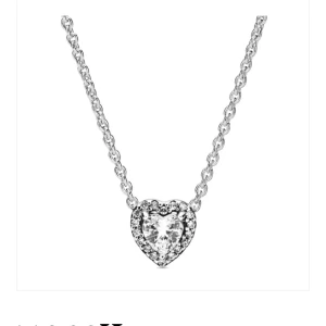 Pandora  - Ett jättefint silvrigt Pandora halsband. Helt nytt fick det i present men använder bara guld köpt för 750❤️Boxen ingår🥰