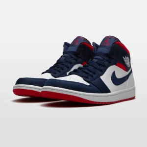 Jordan Air 1 mid USA - Intressekoll på mina Jordan Air 1 mids ”USA” då jag knappt använder dem längre. Köpta från Unlimited CPH (kan skicka orderbekeäftelse osv) och är i relativt bra skick, inte creasade men lite slitna på undersidan. Listade för $321 på StockX