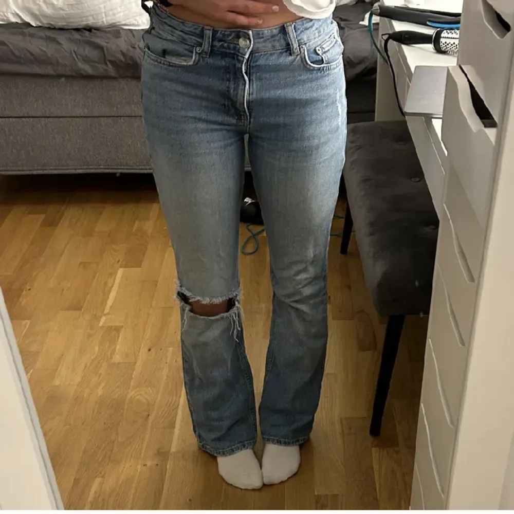 Köptes på plick men kommer inte till användning💗 köptes för 310kr💗 (Lånade bilder). Jeans & Byxor.