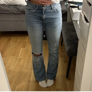 Ginatricot jeans - Köptes på plick men kommer inte till användning💗 köptes för 310kr💗 (Lånade bilder)