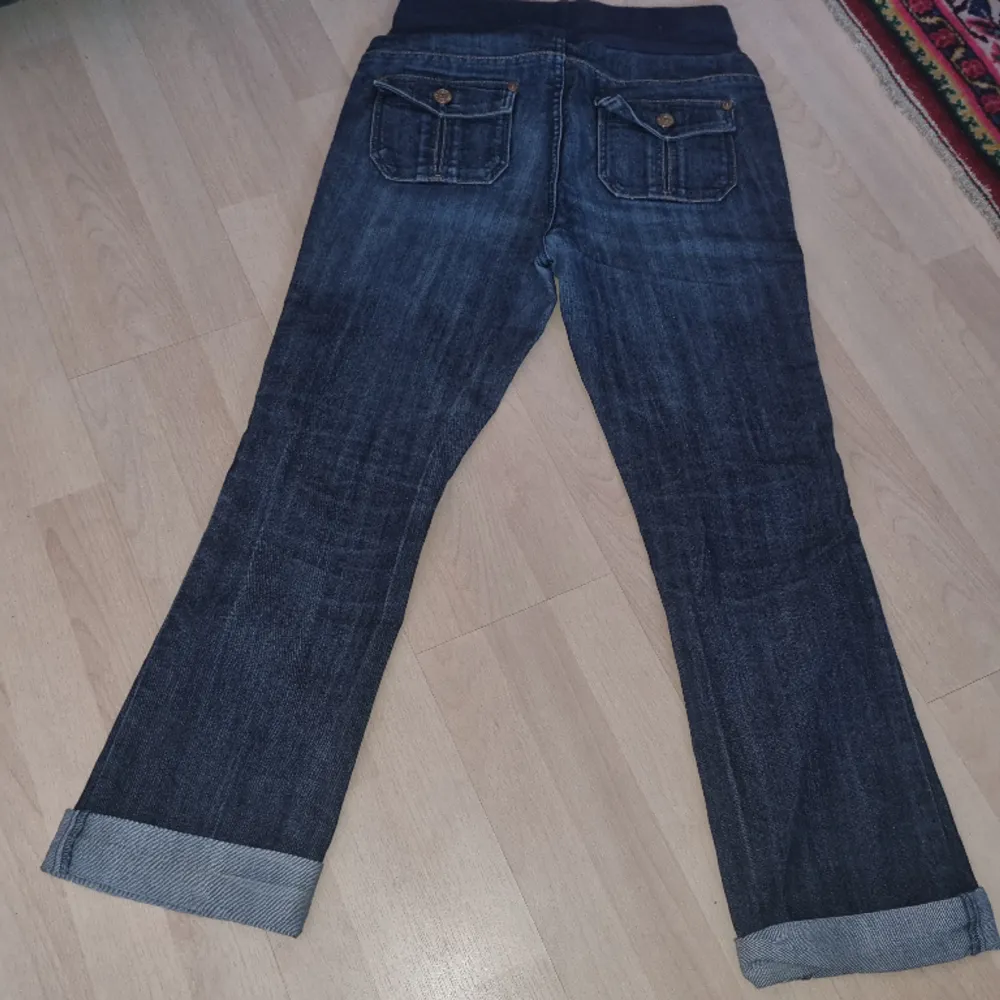 Mamma jeans byxor storlek M, bra skickat och bra kvalitet.  Köpte de I USA.. Jeans & Byxor.