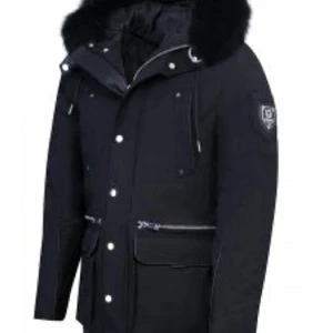 Horspist Kravitz - Hej säljer min horspist jacka den är i bra skick den är storlek S. Äkta vargpäls och äkta skindetaljier. Nypris 10 099kr  Pris kan diskuteras vid snabbaffär! Använd bara en vinter!