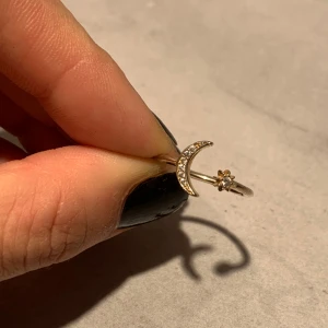 Guldpläterad ring Safira - Ring från Safira i guldpläterat silver. Justerbar. 