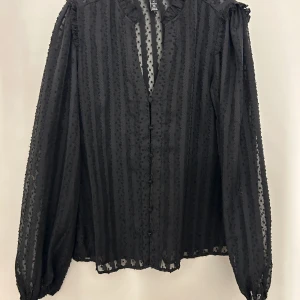 Blus - Säljer en fin blus från newyorker. Aldrig använt den
