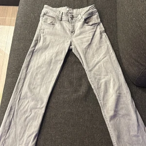 Boot cut Jeans från Gina Young  - Säljer ett par fina jeans från Gina Young i stl 158, de passar mig perfekt å jag är ca 160 cm 🤍hör av dej om du är intresserad. Inget fast pris!