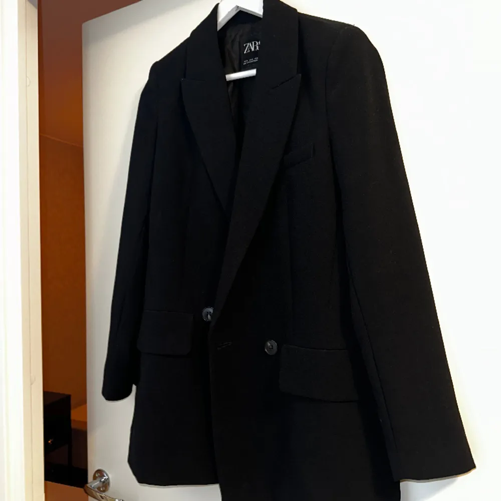 Fint skick!  ”Loose fitting blazer” från Zara i storlek S. Kostymer.