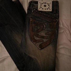 Coola redpepper jeans i XL - Baggy Redpepper jeans inköpta på Seams för 1000 kr. Väldigt rare att hitta desaa jeans nu förtiden. Säljes för 400 pris går att diskutera😻