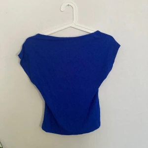 T-shirt utan rygg  - Jag säljer dessa två rygglösa t-shirtarna. Nypris 50kr, säljer för 20kr styck. 40kr för båda🩷