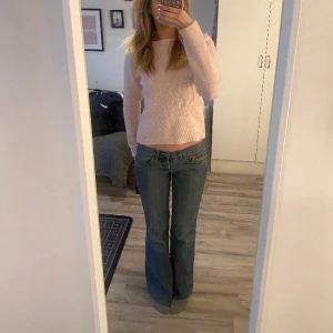 Jeans  - Super snygga lågmidjade jeans köpta här på plick! Passar mig i längden som är 168 och oftast har Xs/S 💌
