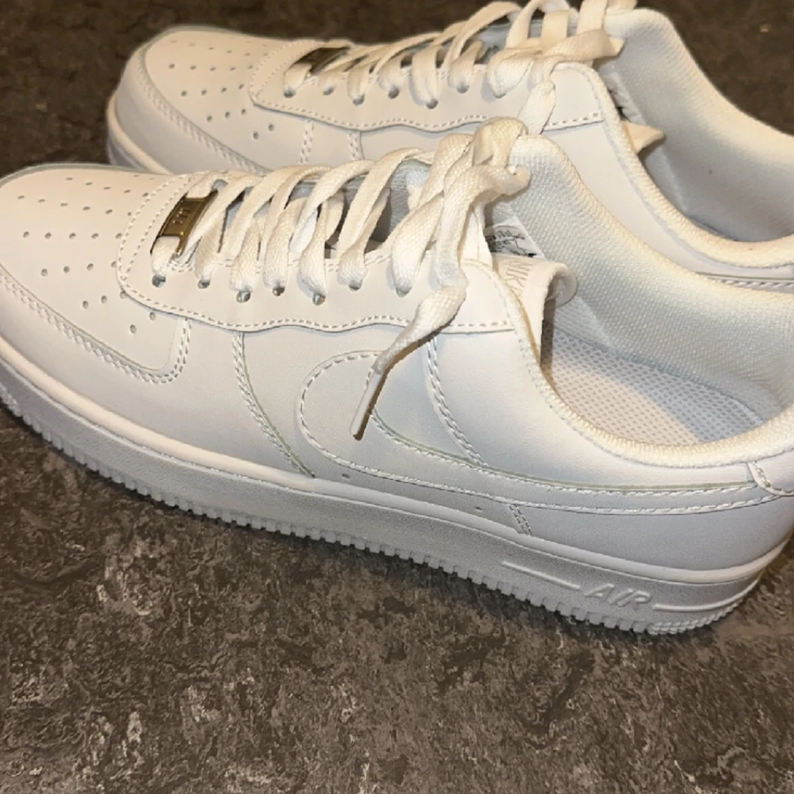 White Nike Air Force 1