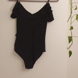 Svart body - Fint skick. Har knappar.