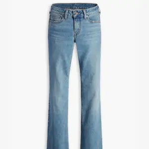 Skitfina lågmidjad bootcut jeans från Levis🙏🏼 säljer då de inte kommer till användning💕 knappt använda 