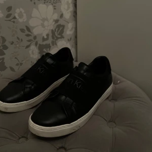 Calvin Klein skpr - Använda 2-3ggr! Nyskick och nytvättade!💝