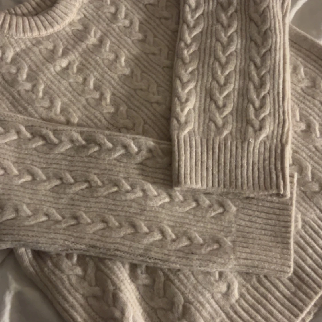 Kabelstickad Tröja - H&M - 90