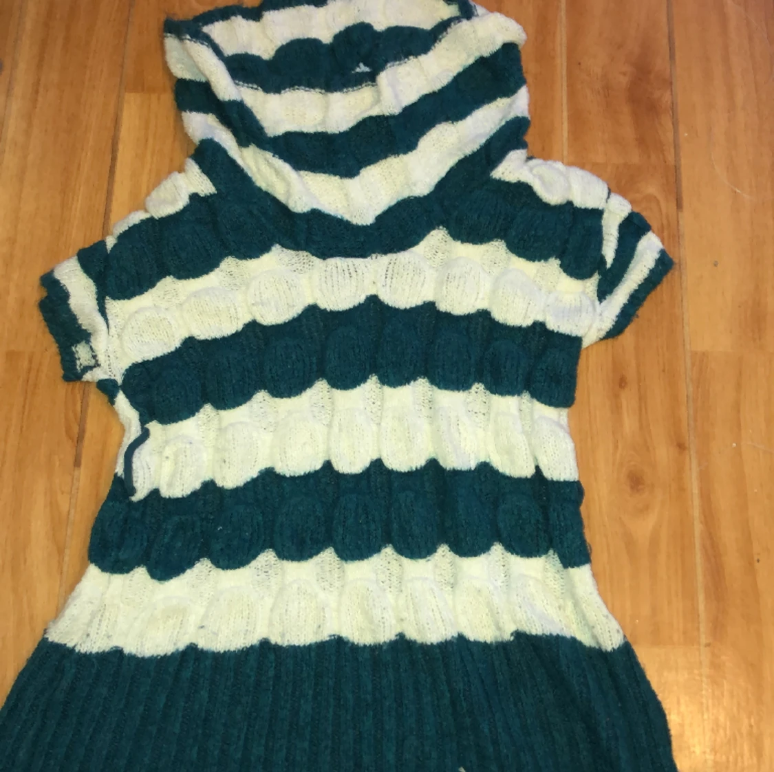 Turkos randig tröja