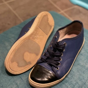 Lanvins  - Tjenare säljer nu ett par lanvins i unik färg|perfekt till kommande vår/sommar | skick 7/10 | Storlek 37 men passar mig som har 39/40 | pris kan diskuteras | tveka ej vid att höra av dig vid ytterligare frågor kring skorna 😉 (obs, skicka pm vid bild😃