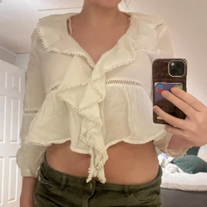 Vit volang blus❤️ - En vit volang blus i super bra Skick❤️ 