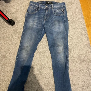 Replay anbass Jeans  - Replay anbass jeans: Säljer eftersom att dem är för små.  Fint skick  Nypris ca 1400 kr  Passformen är skinny  Pris kan diskuteras 