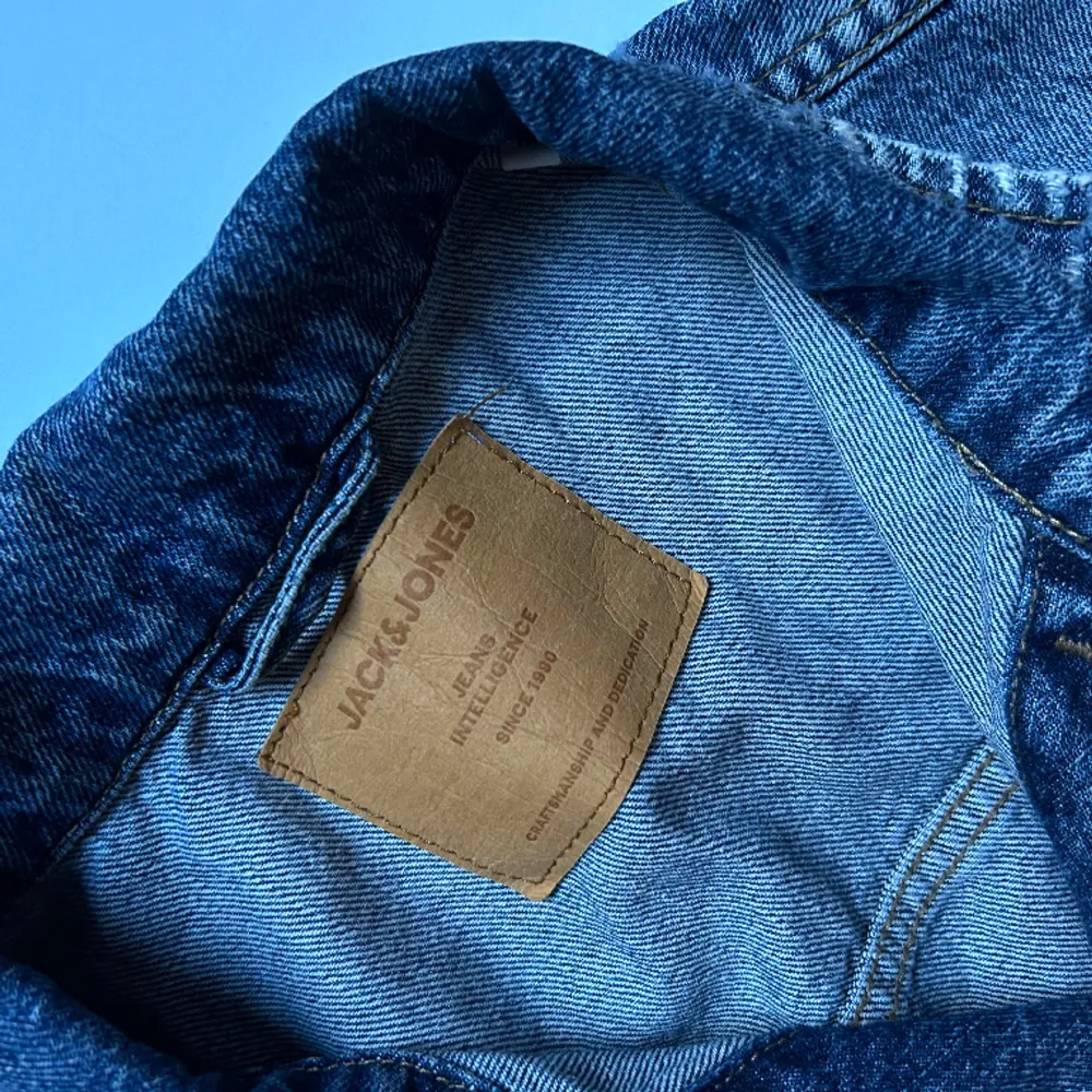 Snygg jeans jacka från Jack&Jones i storlek M. Jackor.