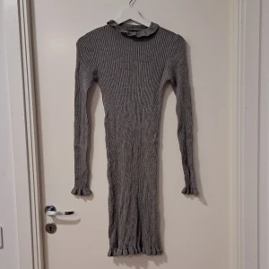 Klänning  - Storlek 36