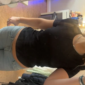 Zara topp - Super fin zara topp med detaljer vid axlarna
