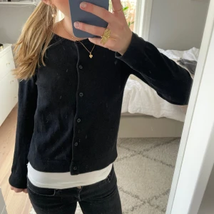 Svart kofta - Fin kofta från H&M💕Väl använd men inga defekter!