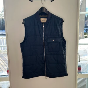 Väst brothers - Av märket east west från brothers