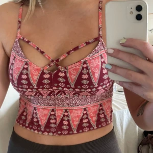 Söt topp - En söt topp från hollister i storlek m, lite liten i storlek 