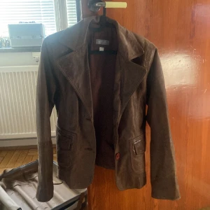 Brun skinnkavaj  - Använt, men bra skick 