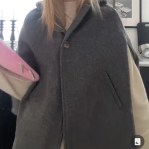 zara poncho - storlek 164 men passar xs/s, fint skick