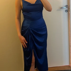 Klänning - Aldrig använd, storlek 34