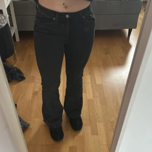 Bootcut jeans - Supersnygga bootcut jeans i midwaist🩵pris kan diskuteras 